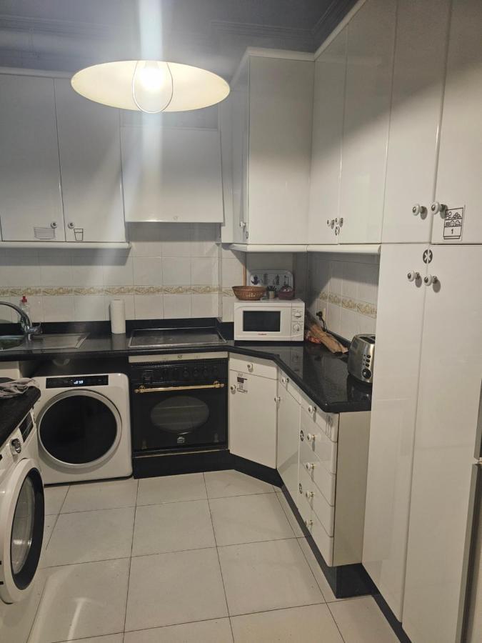Habitacion Amplia Y Centrica En Piso Compartido A Coruna Luaran gambar